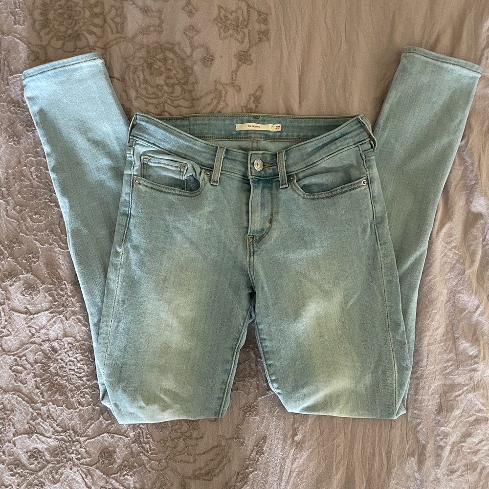 Levi’s 711 Skinny Jeans